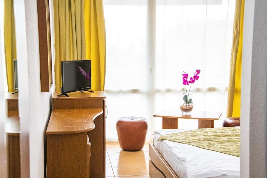 Hotel Mures Saturn Bagian luar foto